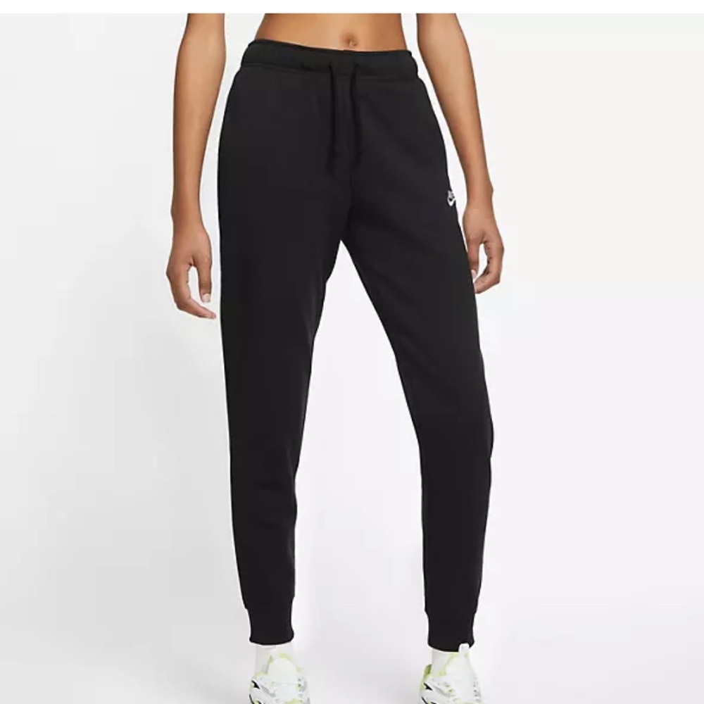 Women’s Nike sweatpants size small